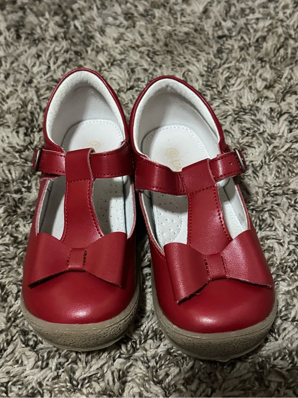 L’amour Emma classic bow t straps size 11